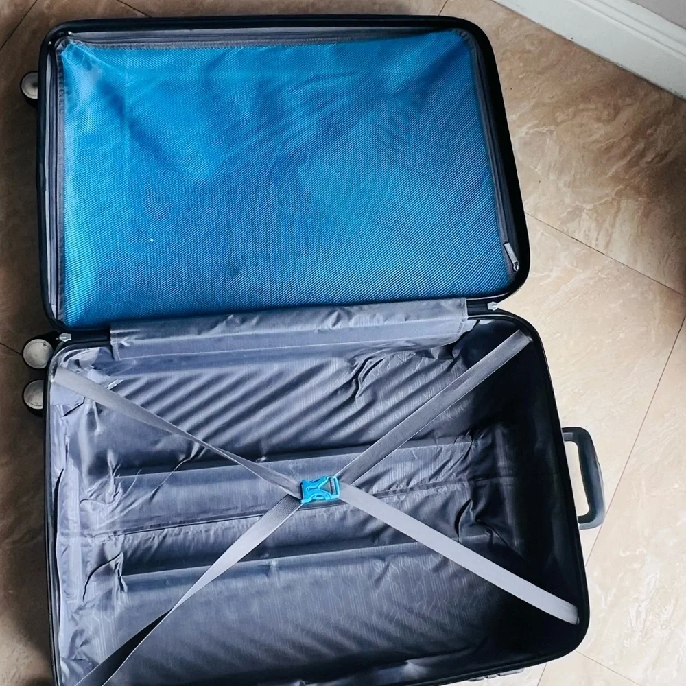 N/A used suitcase